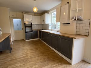 KITCHEN - click for photo gallery